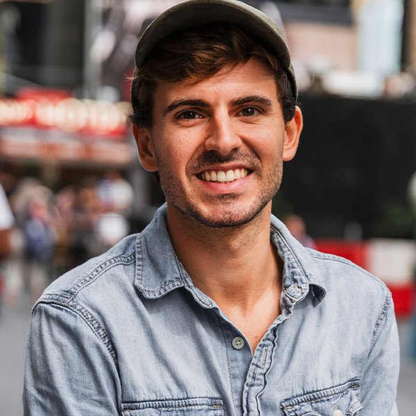 Tomás